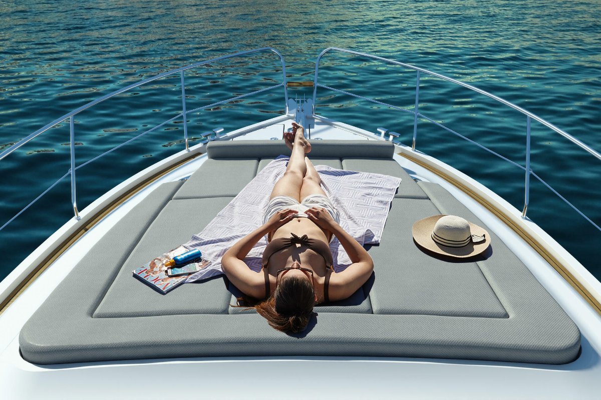 Sealine S390