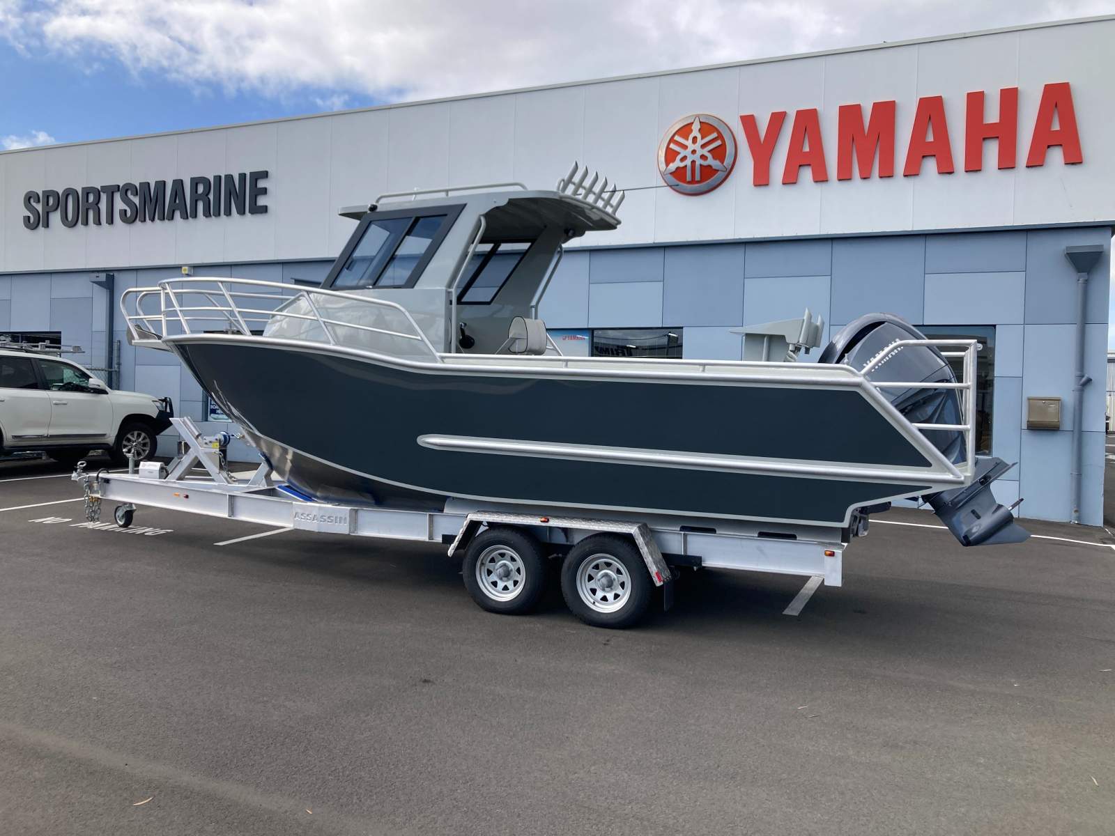 Assassin 770 Island Cab