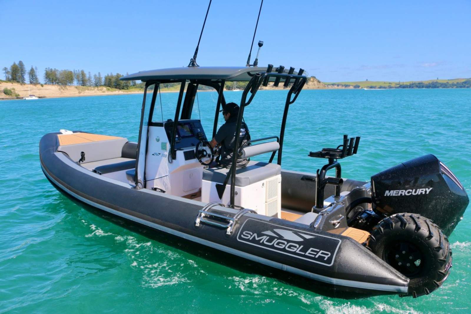 Smuggler Strata 700 Centre Console Amphibious