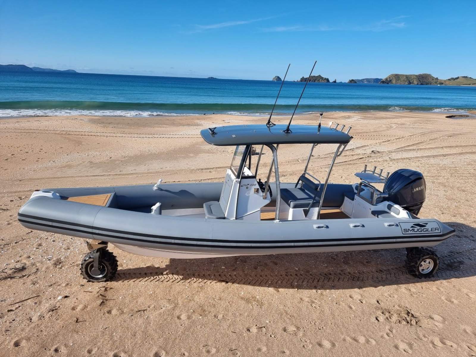 Smuggler Strata 800 Centre Console Amphibious