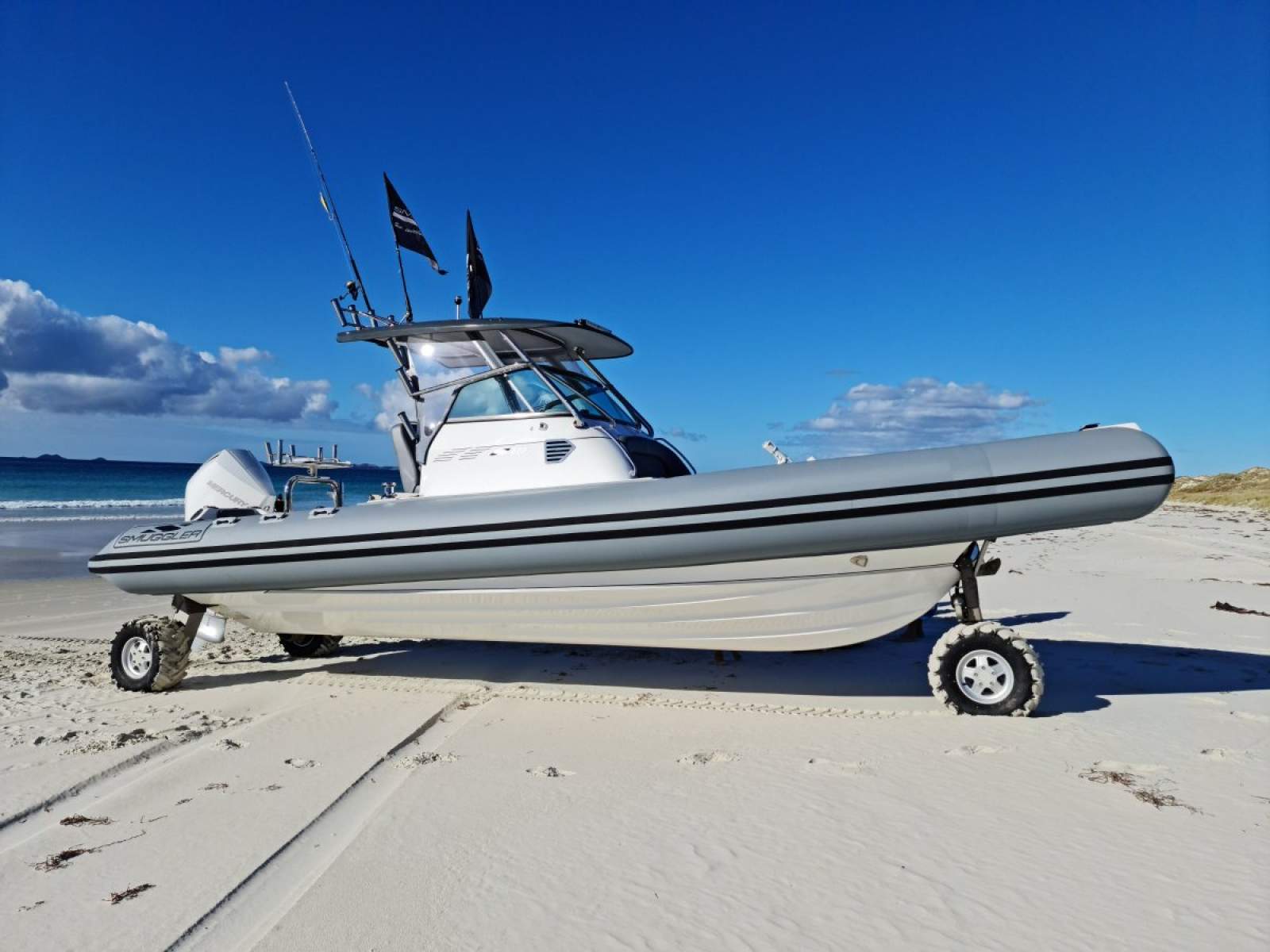 Smuggler Strata 800 Mid Cabin Amphibious