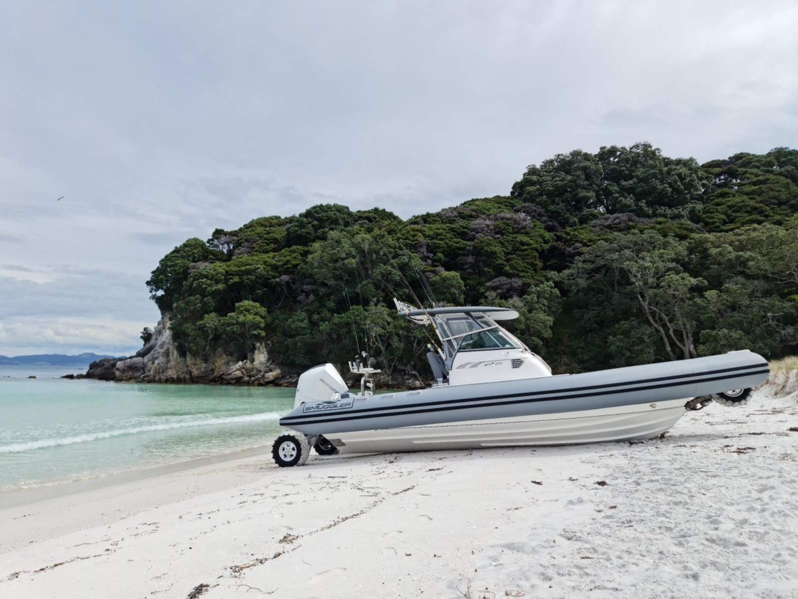 Smuggler Strata 800 Mid Cabin Amphibious