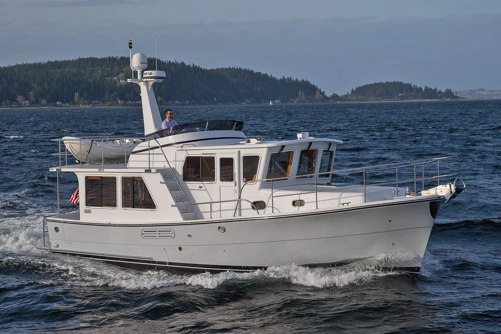 Helmsman Trawler 38E Pilothouse