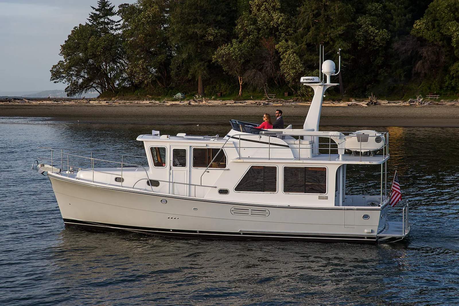 Helmsman Trawler 38E Pilothouse