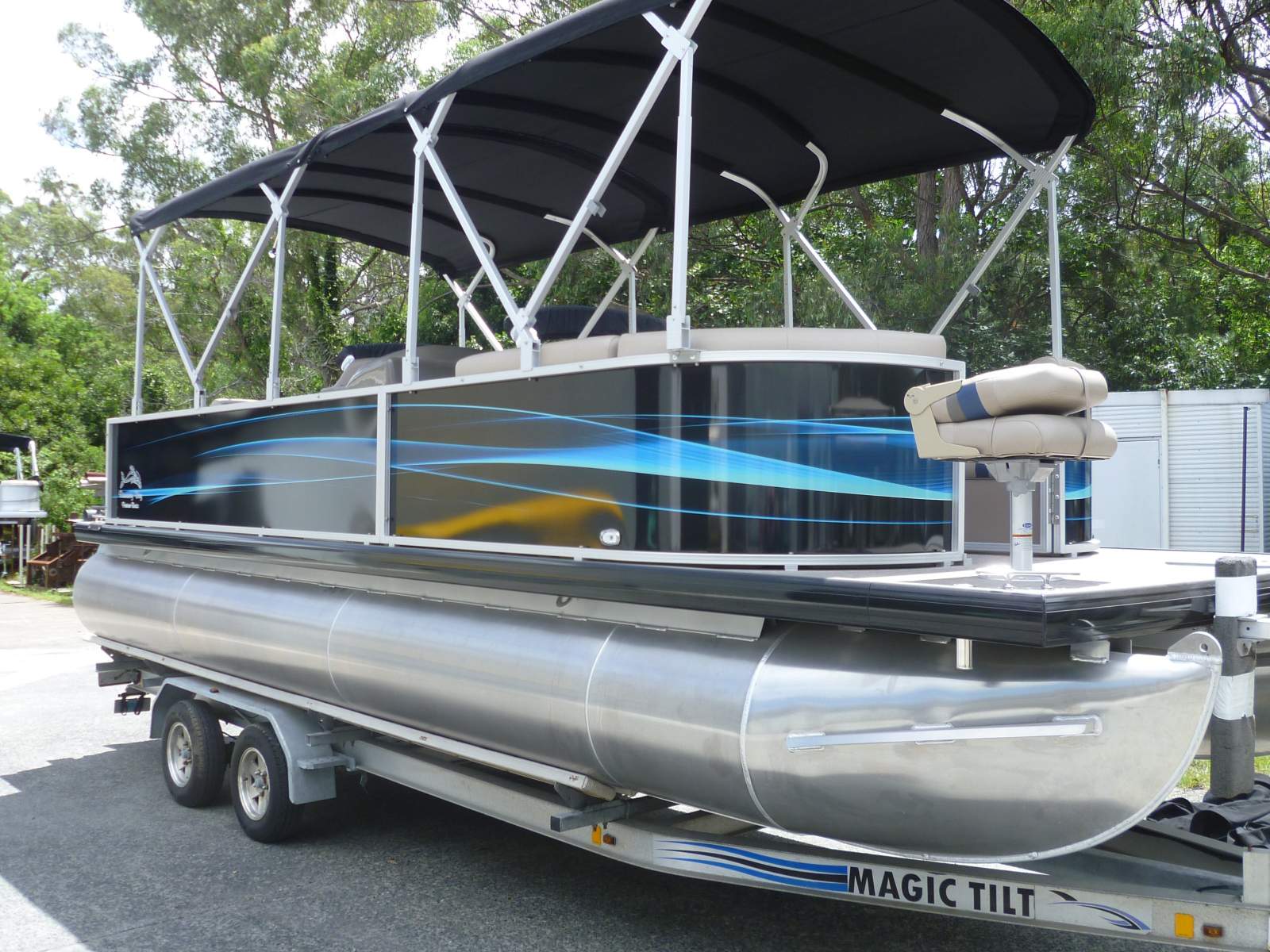 Runaway Bay Pontoon Boats 23 Ft Twin Hull Day Cruiser
