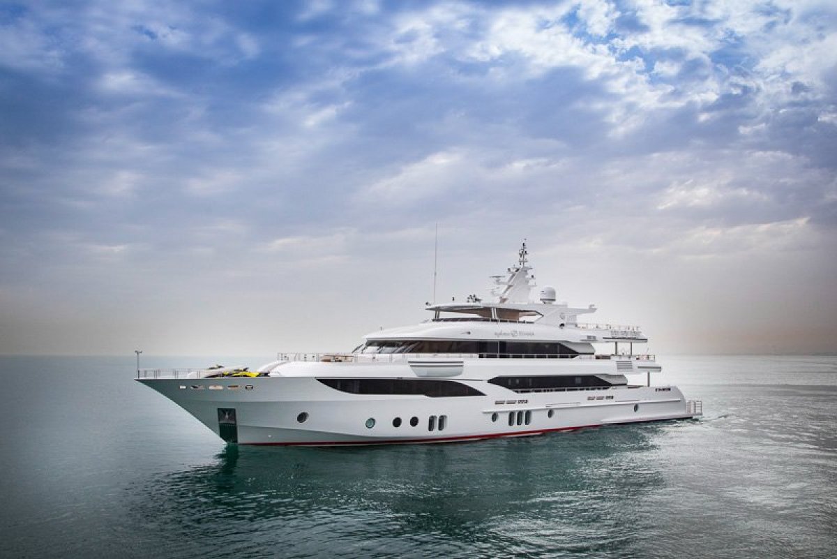 Majesty Yachts 155