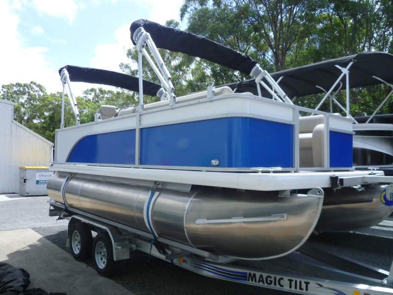 Runaway Bay Pontoon Boats 18ft Twin Hull day Cruiser