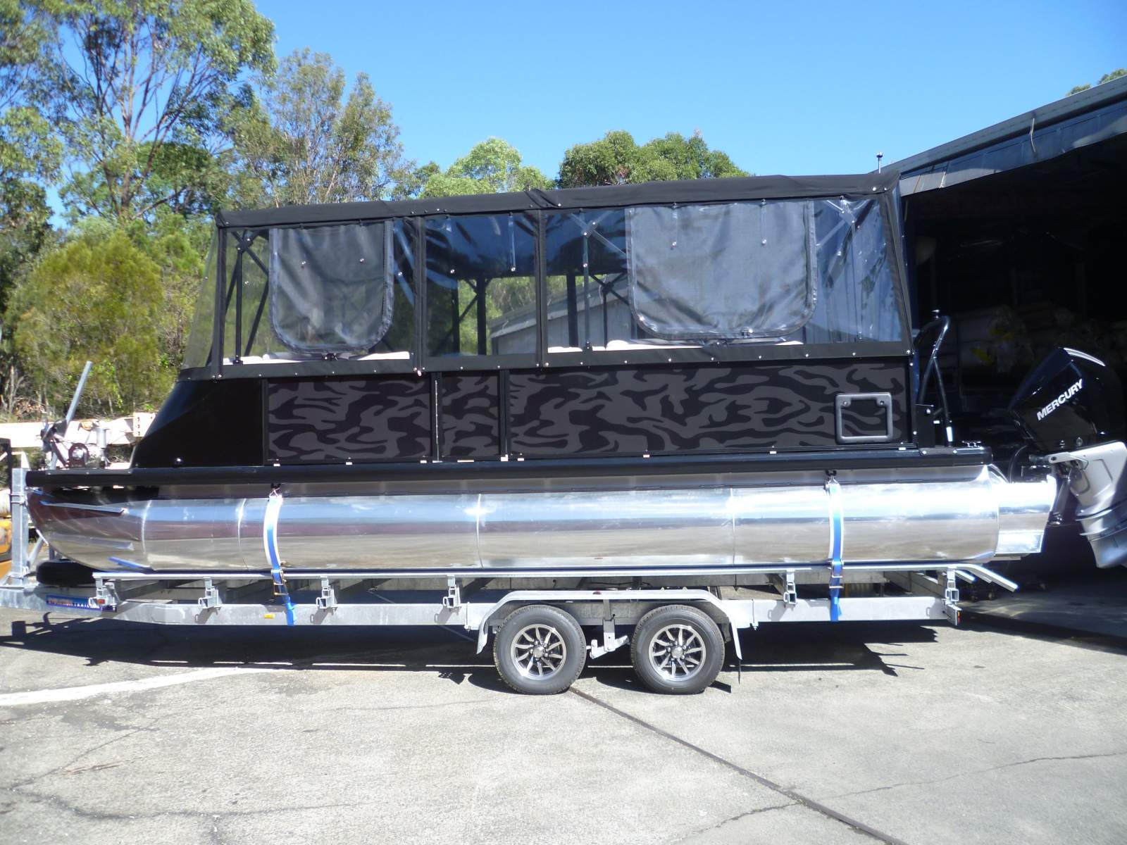 Runaway Bay Pontoon Boats 24ft Tri-hull Luxury Sports