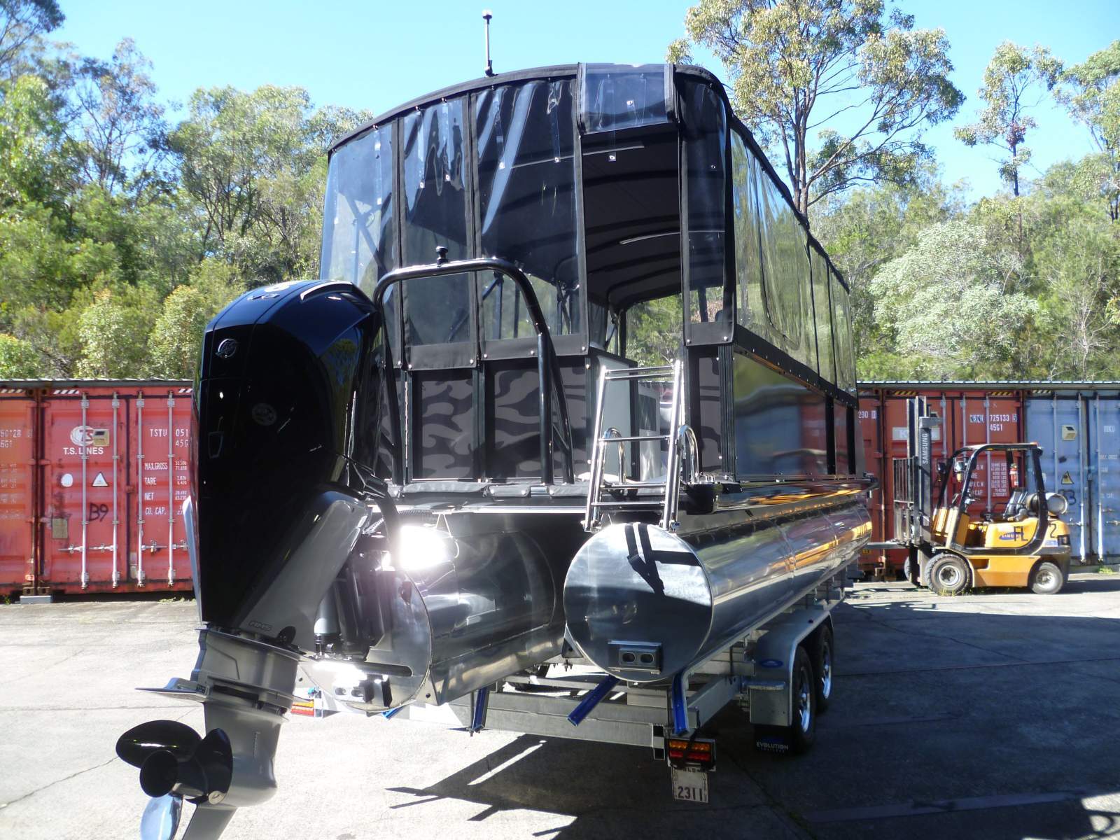 Runaway Bay Pontoon Boats 24ft Tri-hull Luxury Sports