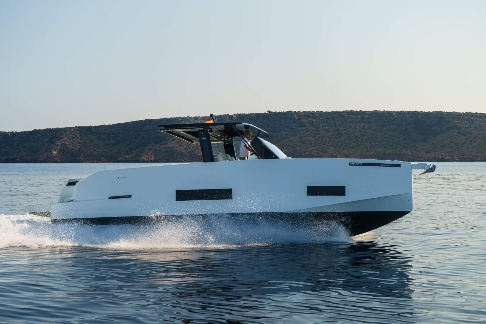 De Antonio Yachts D42