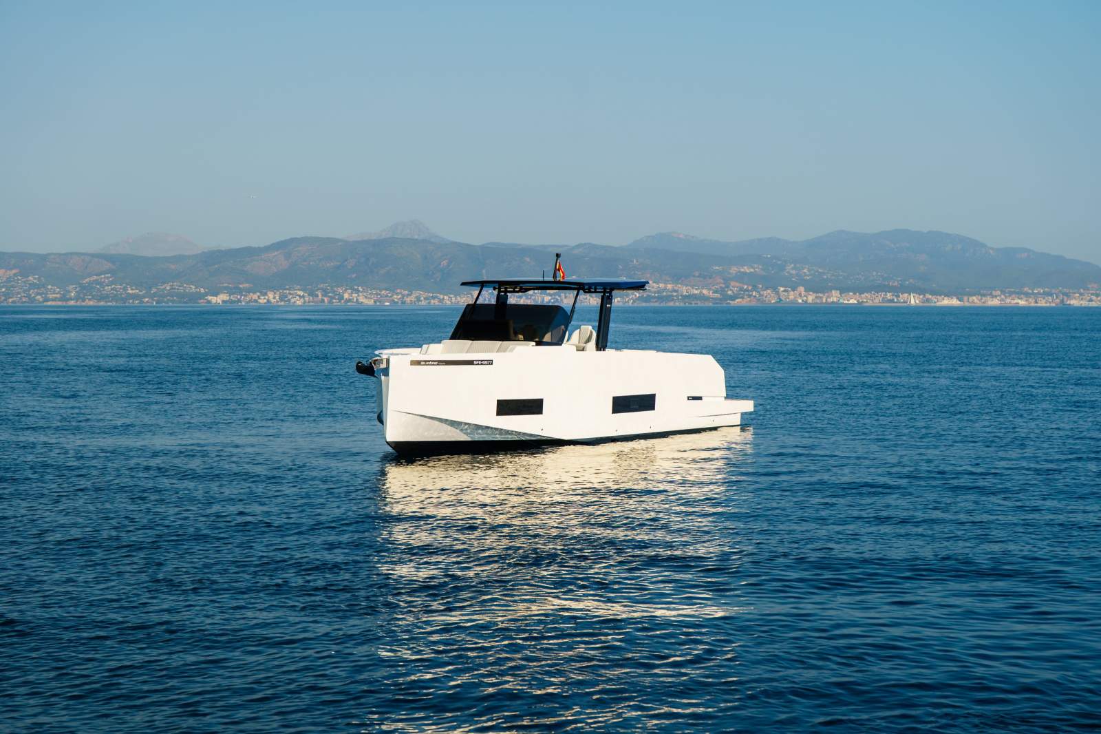 De Antonio Yachts D42
