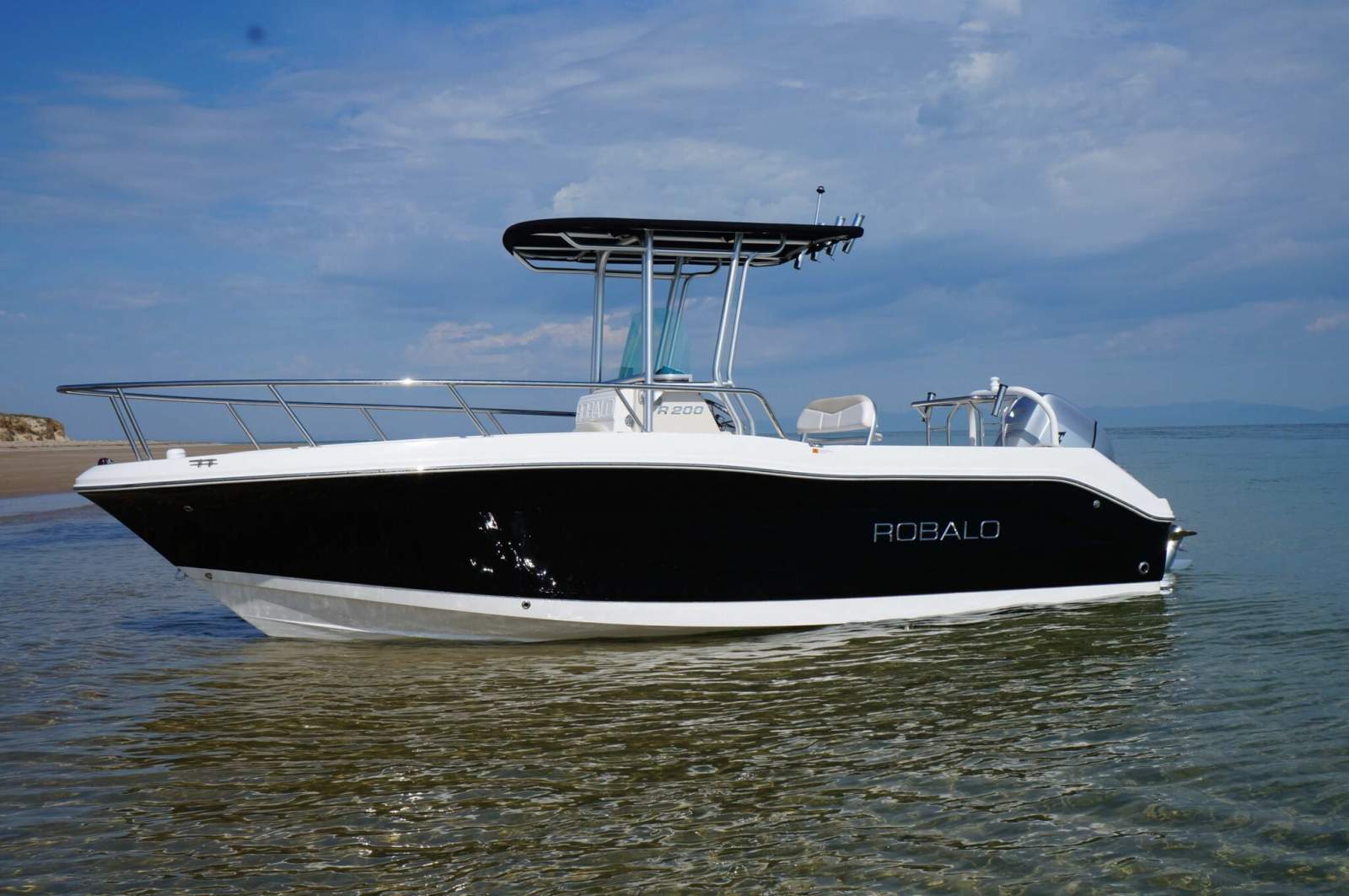 Robalo R200