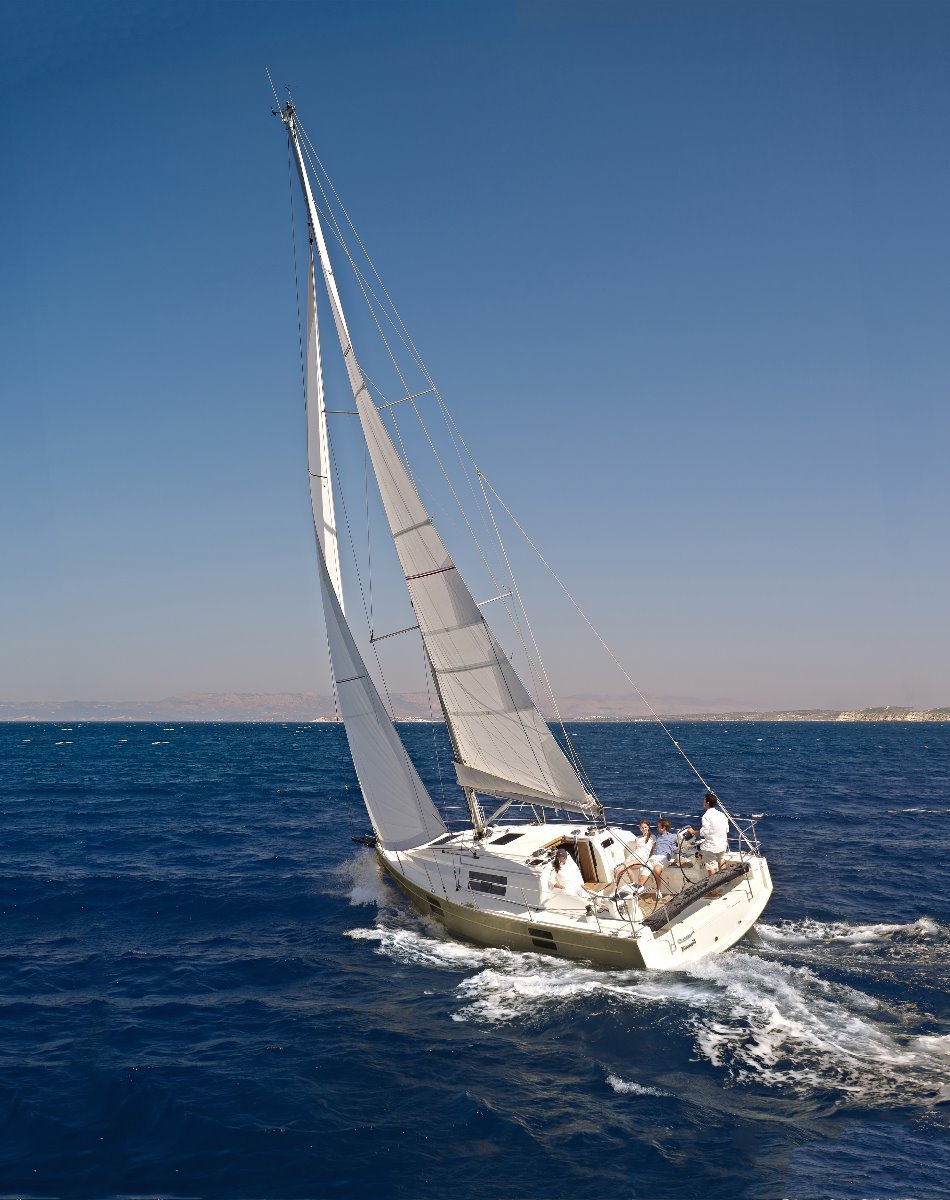 2016 Azuree 33 | Boat Research | BoatsOnline