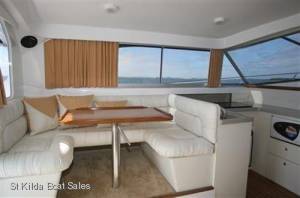Caribbean 32 Flybridge Cruiser