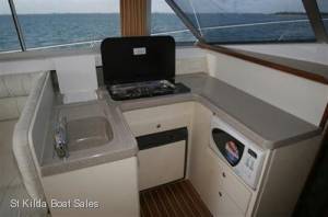 Caribbean 32 Flybridge Cruiser