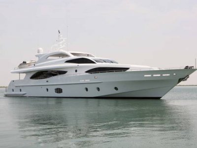 Majesty Yachts 121